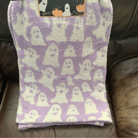 Happy Halloween Lavender Ghost Blanket 50” x 60” Extra Soft Feather Knit Throw - Picture 5 of 11